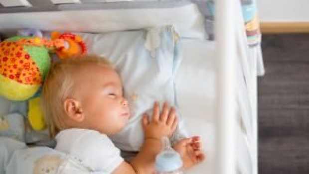 Ab wann kann ein Baby alleine schlafen?